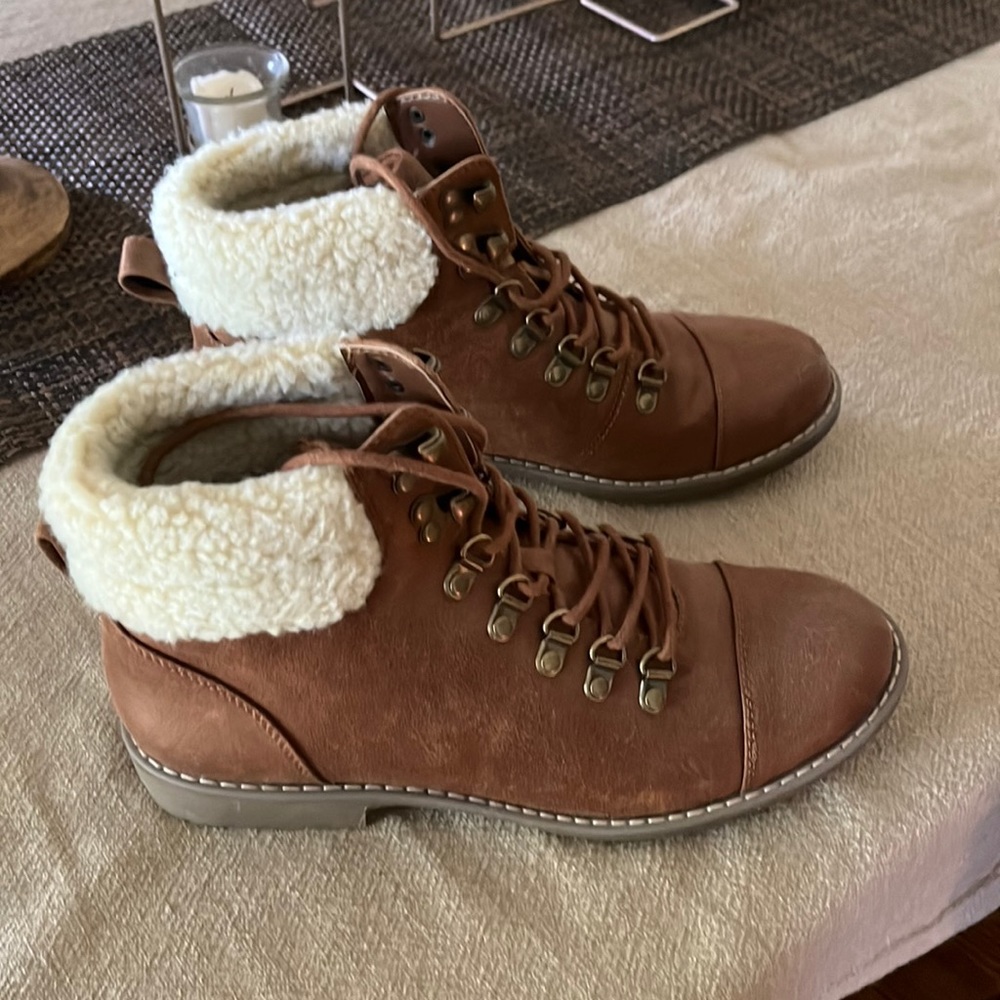 Cliffs, size 8M, lace up ankle boots, brown